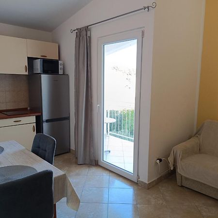 Apartmani Ljubo 프리모스턴 외부 사진