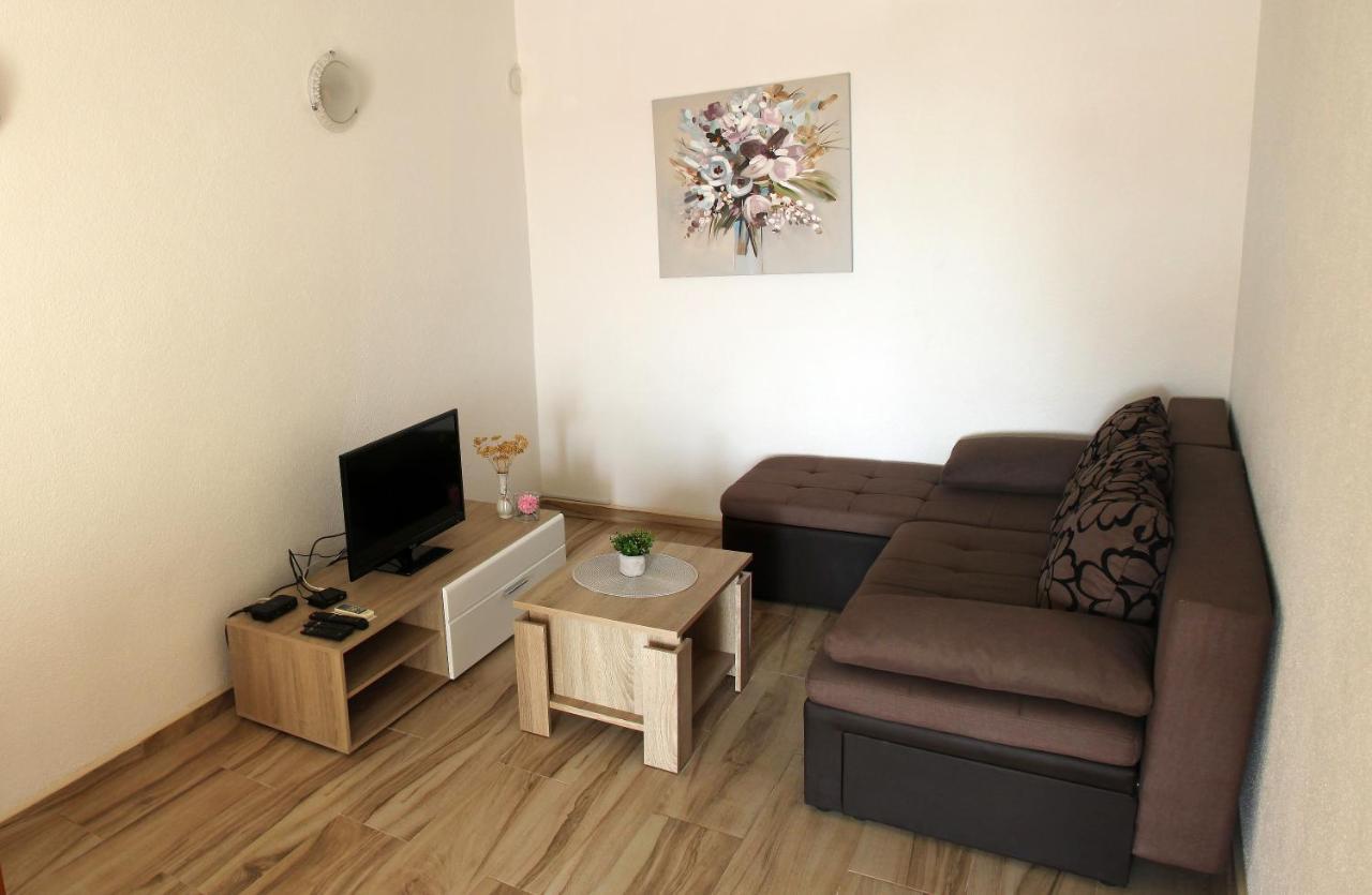 Apartmani Ljubo 프리모스턴 외부 사진