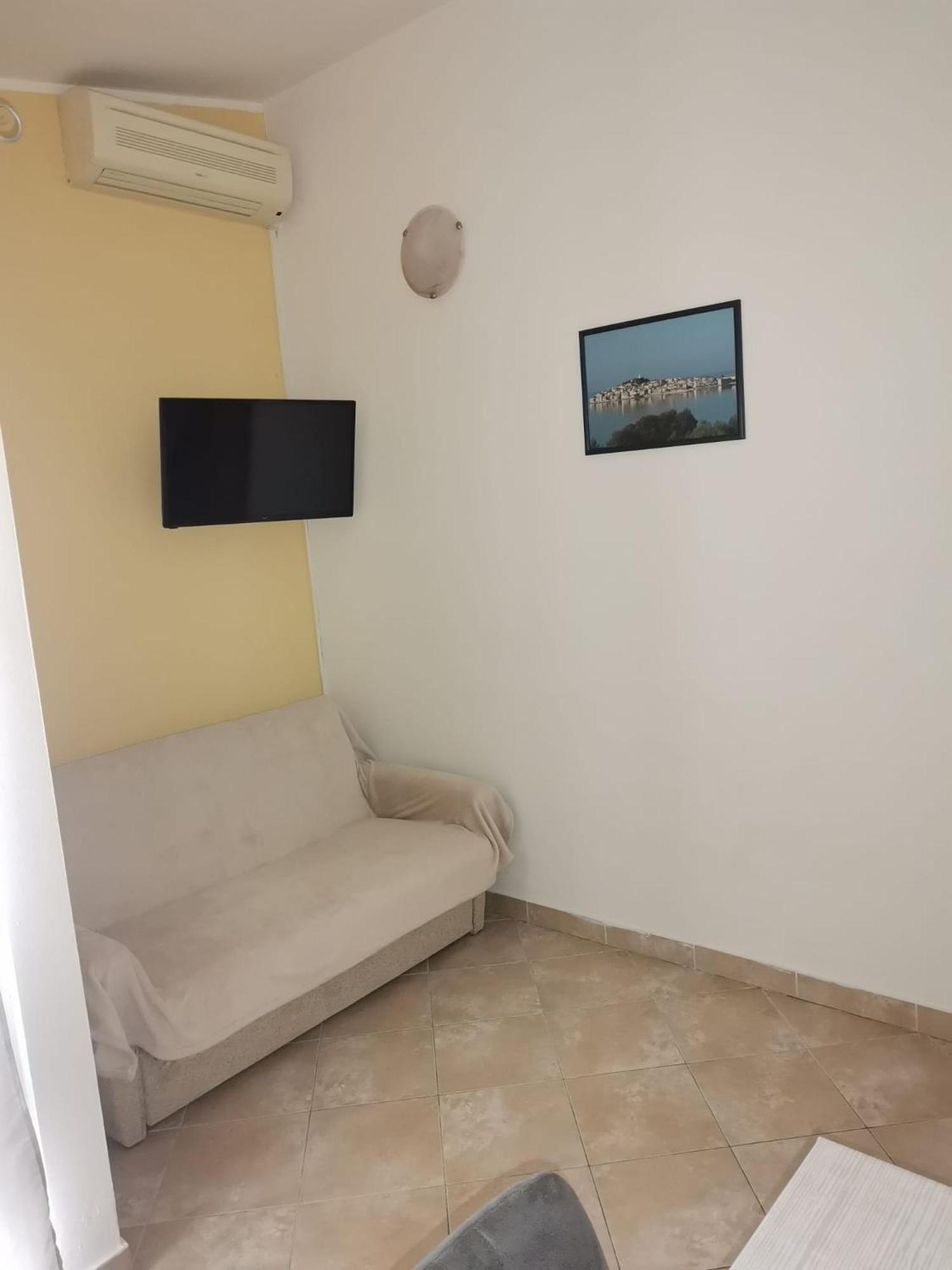 Apartmani Ljubo 프리모스턴 외부 사진