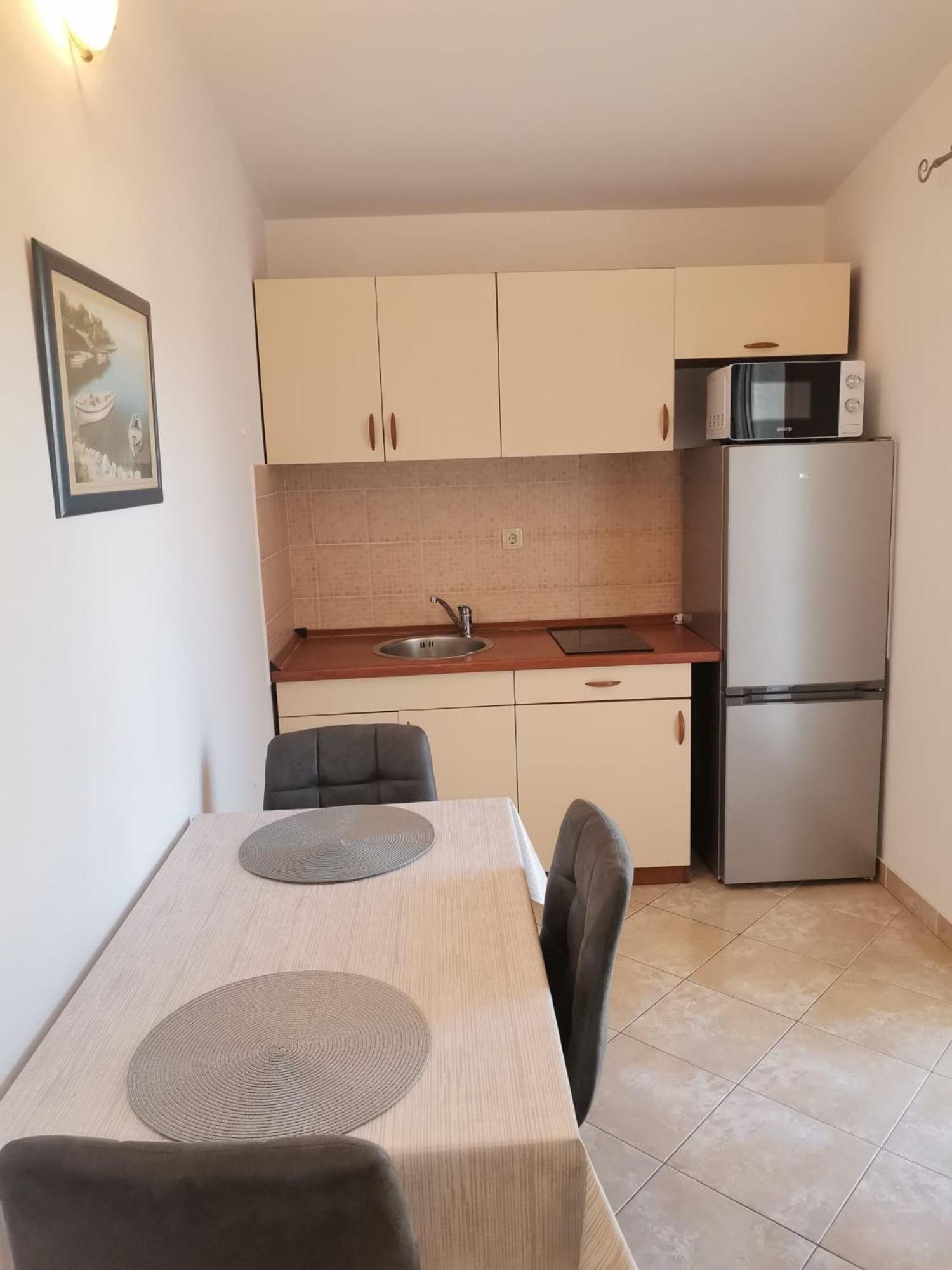 Apartmani Ljubo 프리모스턴 외부 사진