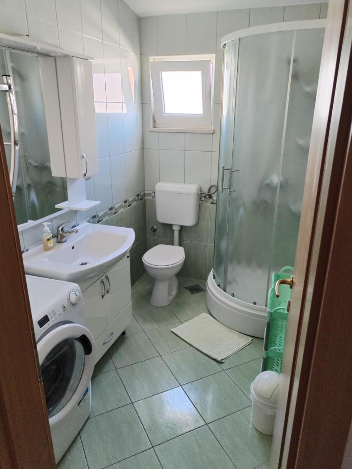 Apartmani Ljubo 프리모스턴 외부 사진