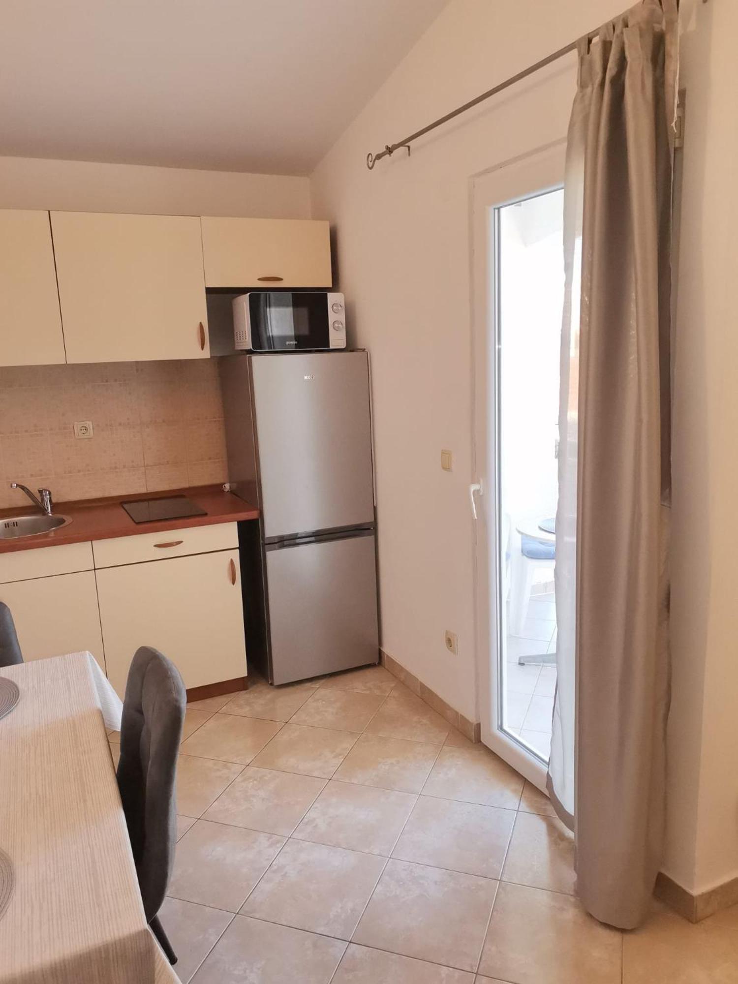 Apartmani Ljubo 프리모스턴 외부 사진